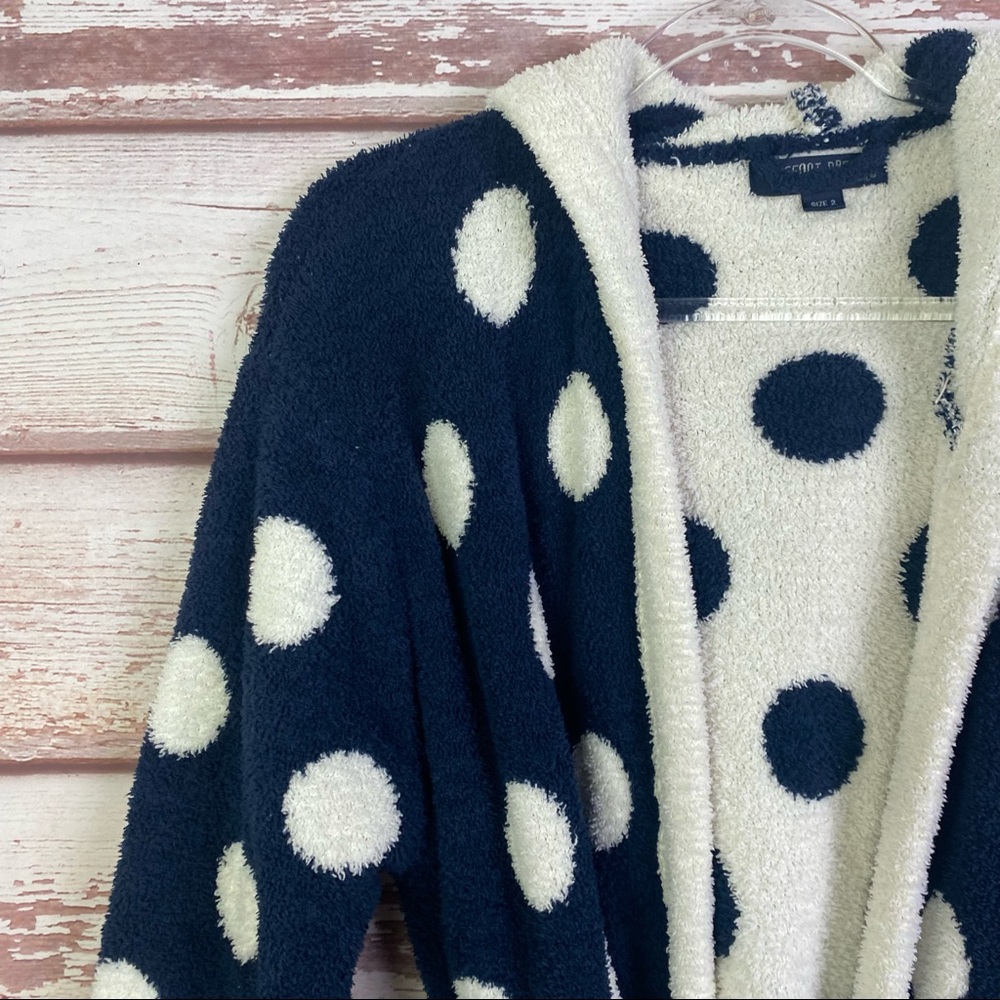Barefoot Dreams- Polka Dot Short Hooded Robe - Picture 4 of 16